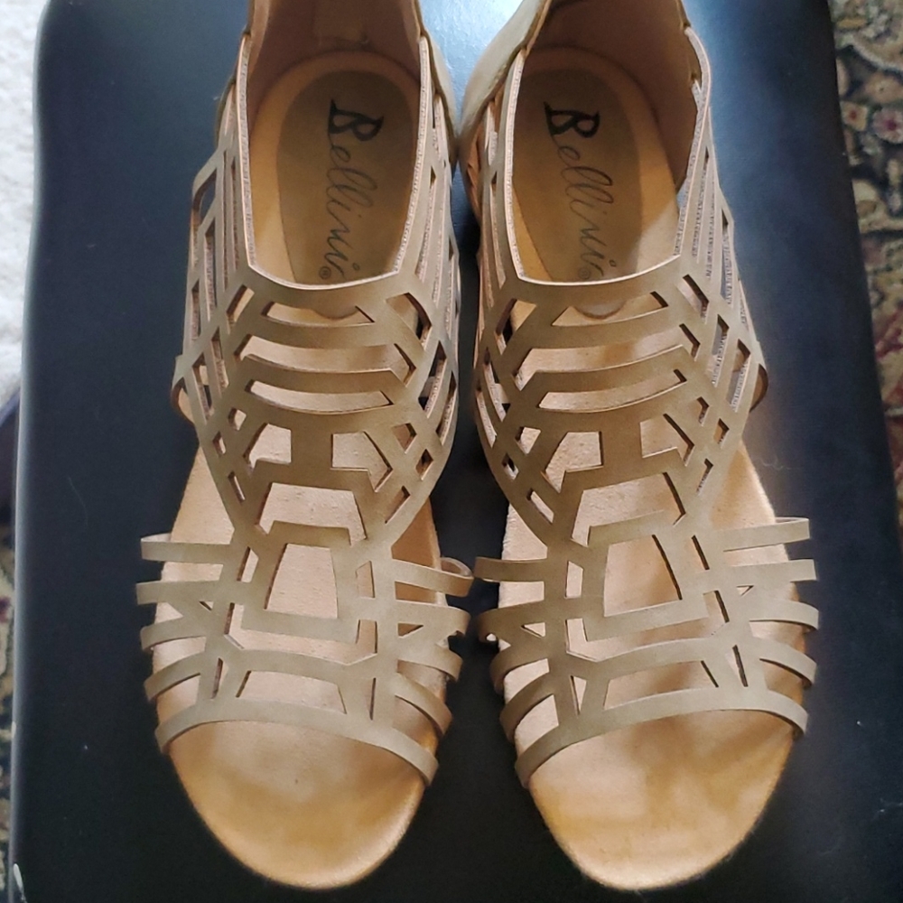 Bellini Nazareth Cut Out Sandal NEW Size 9.5